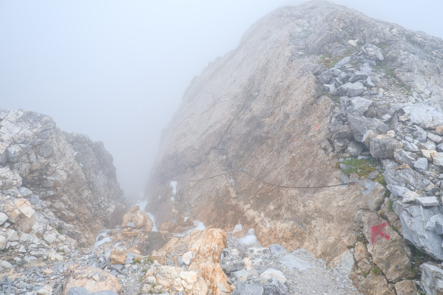Zejście ze szczytu Monte Peralba w mgle